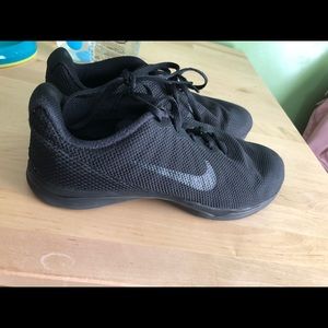 Black Nike TR